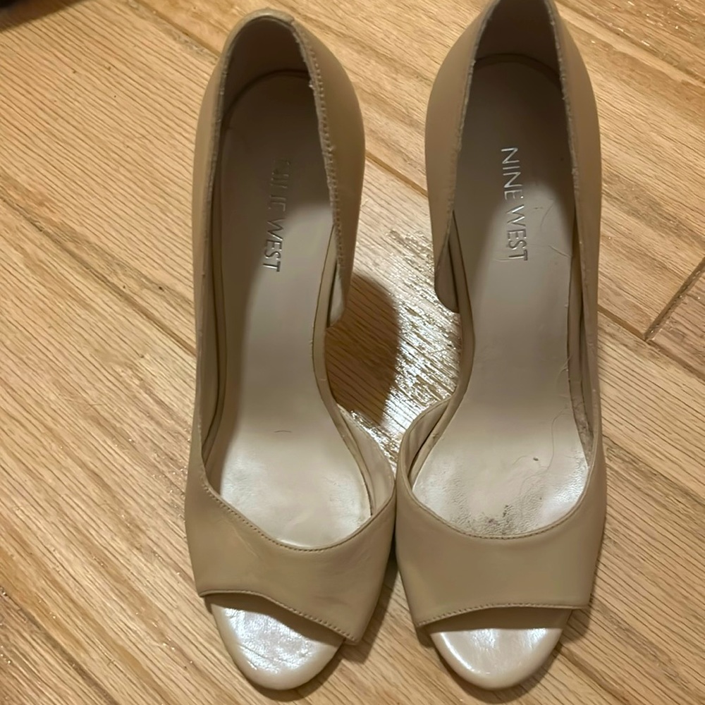 Nine West D’Orsay Nude Leather heels size 7.5 good condition